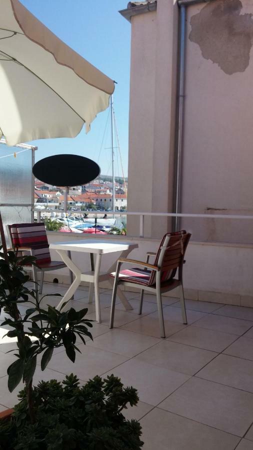 Tutini Dvori Apartment Primošten Екстериор снимка